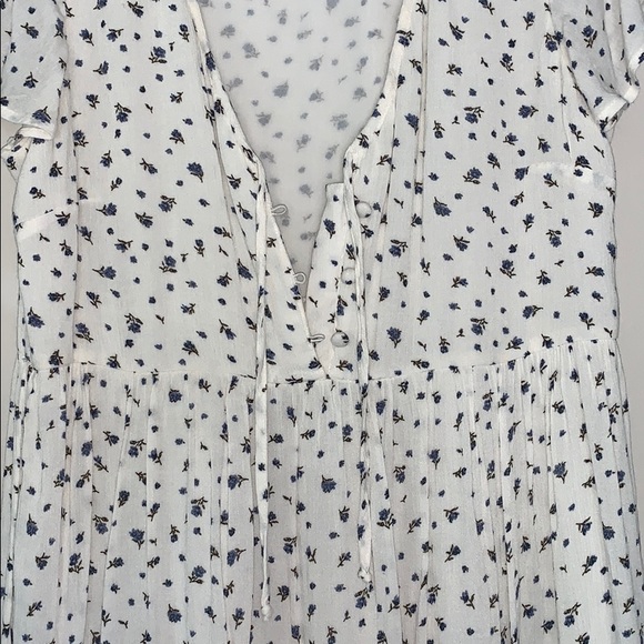 White Dress, Brand New! - Picture 2 of 2